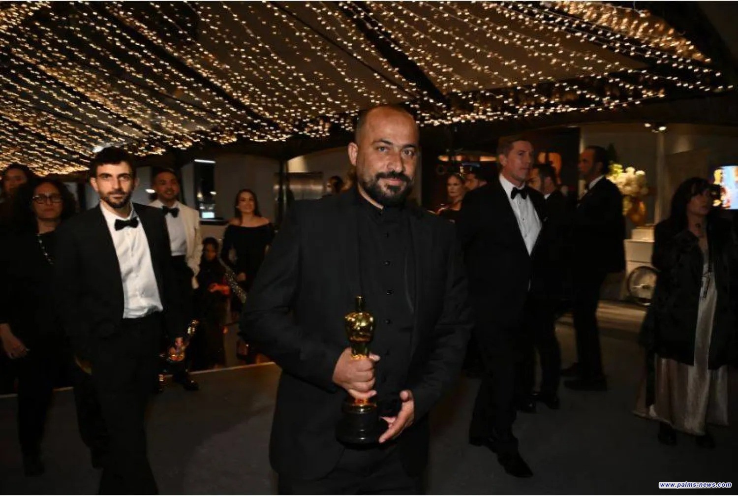 «أكاديمية الأوسكار» تعتذر لإغفالها اسم مخرج فلسطيني في استجابتها للاعتداء عليه